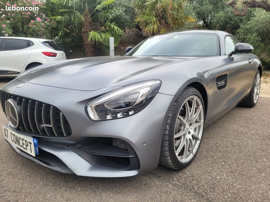 Mercedes-AMG GT gris mat, plaque A7 CONCEPT 69. Voiture sport avec grille imposante, insigne V8 BITURBO. Sur leboncoin.